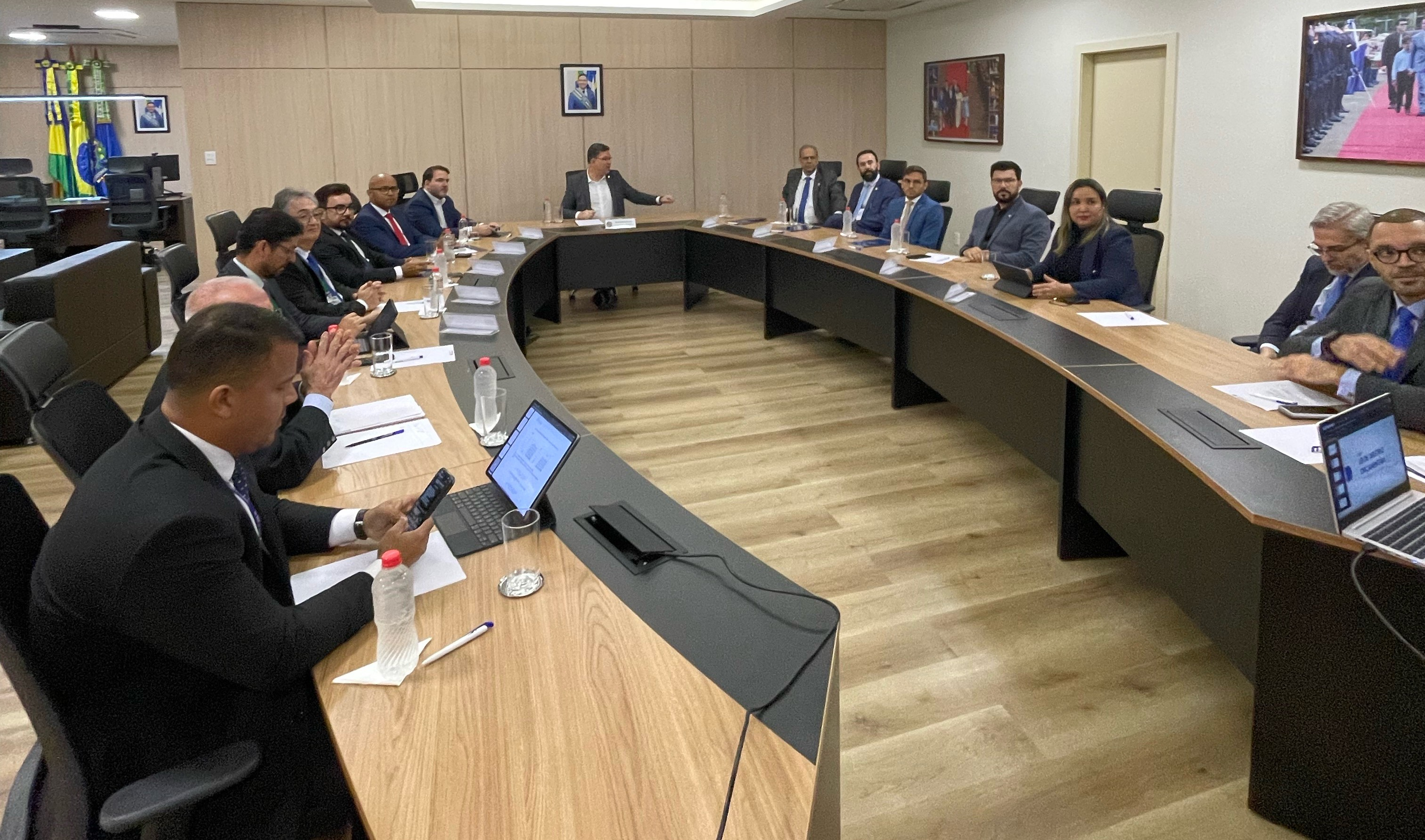 INDEPENDENTES, MAS ALINHADOS - Parlamento e Executivo estadual ajustam agenda de desenvolvimento de Rondônia 
